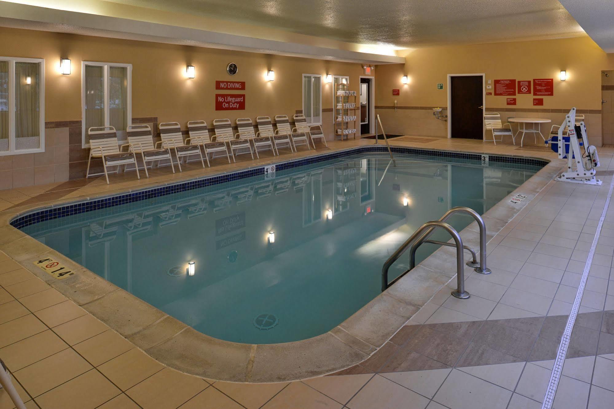 Towneplace Suites Detroit Warren Ngoại thất bức ảnh